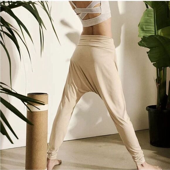 Free People Movement Echo Harem Pants Clay Light Tan Size Small NWOT - Picture 2 of 6
